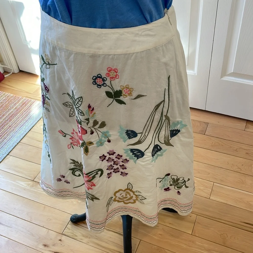 Talbots fully lined Aline cream embroidered flower side zip skirt - Picture 6 of 14
